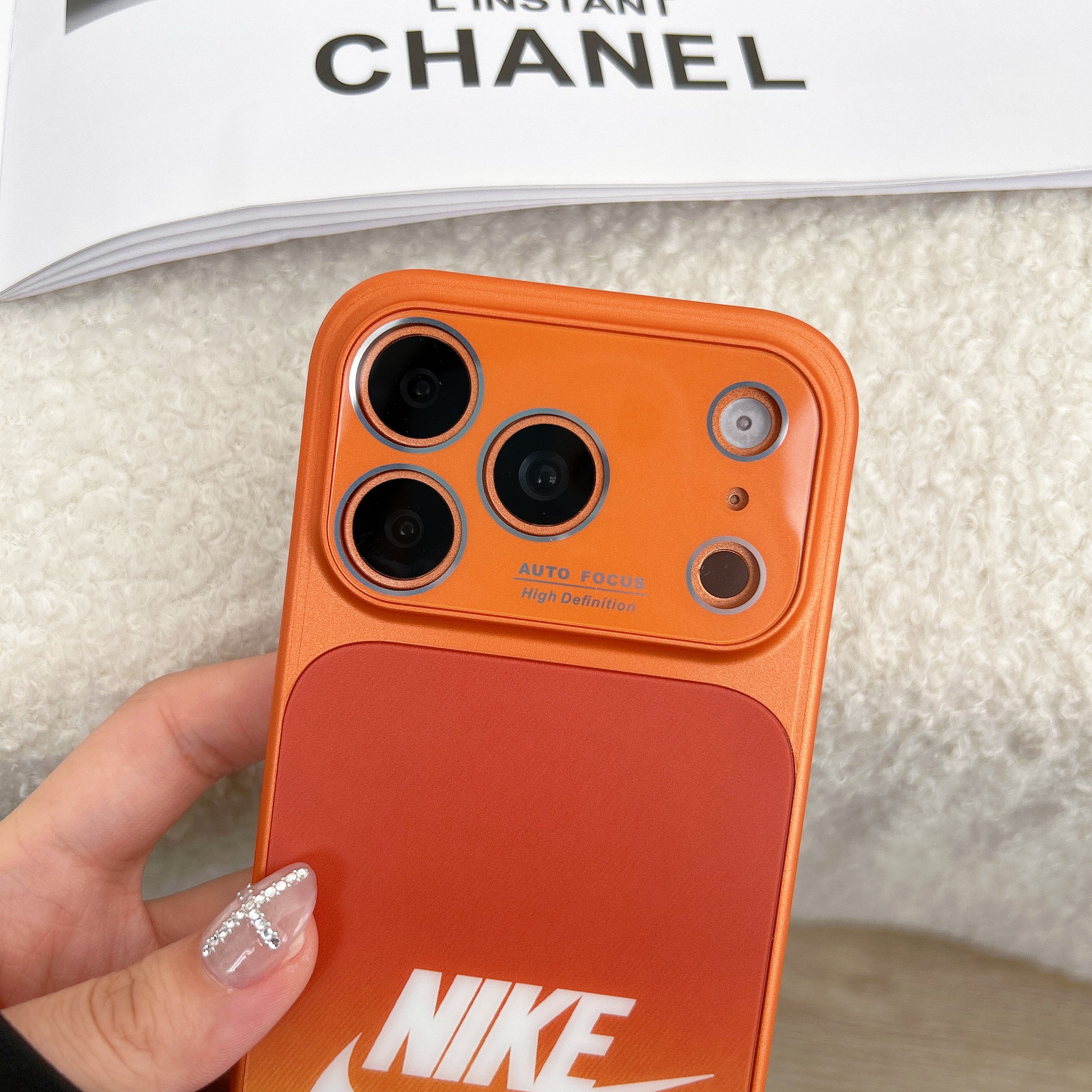 Stylish magnetic phone case