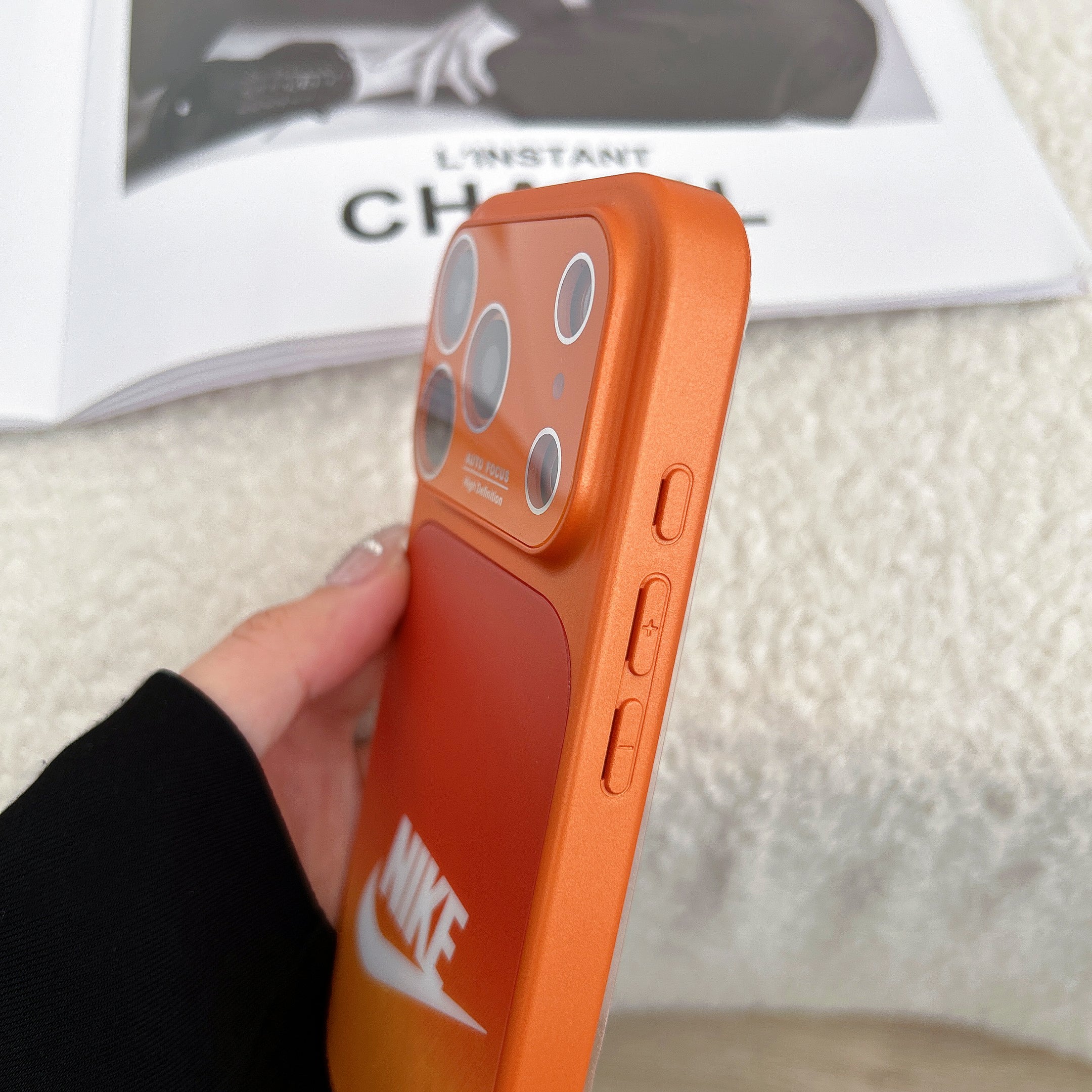 Stylish magnetic phone case