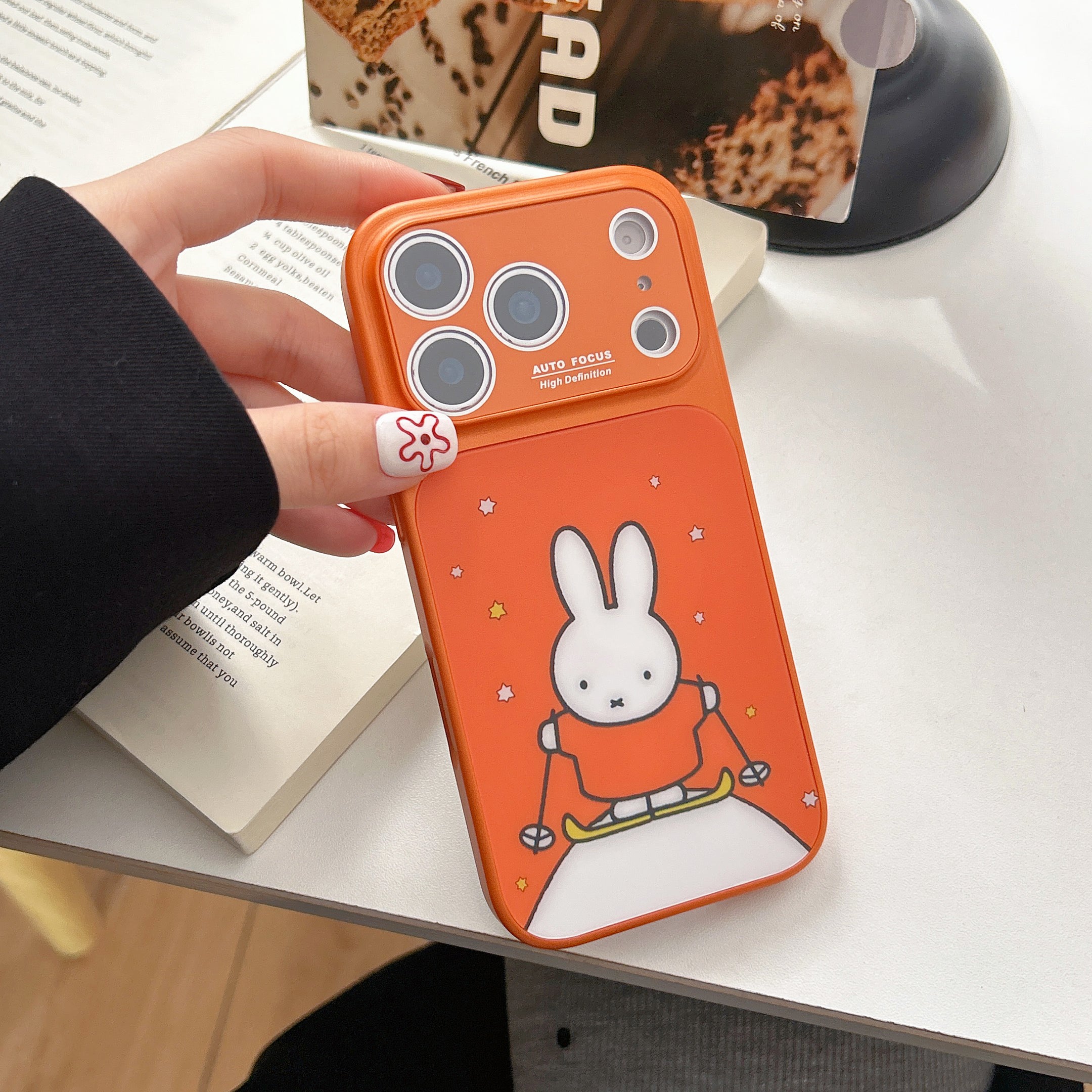 Stylish magnetic phone case
