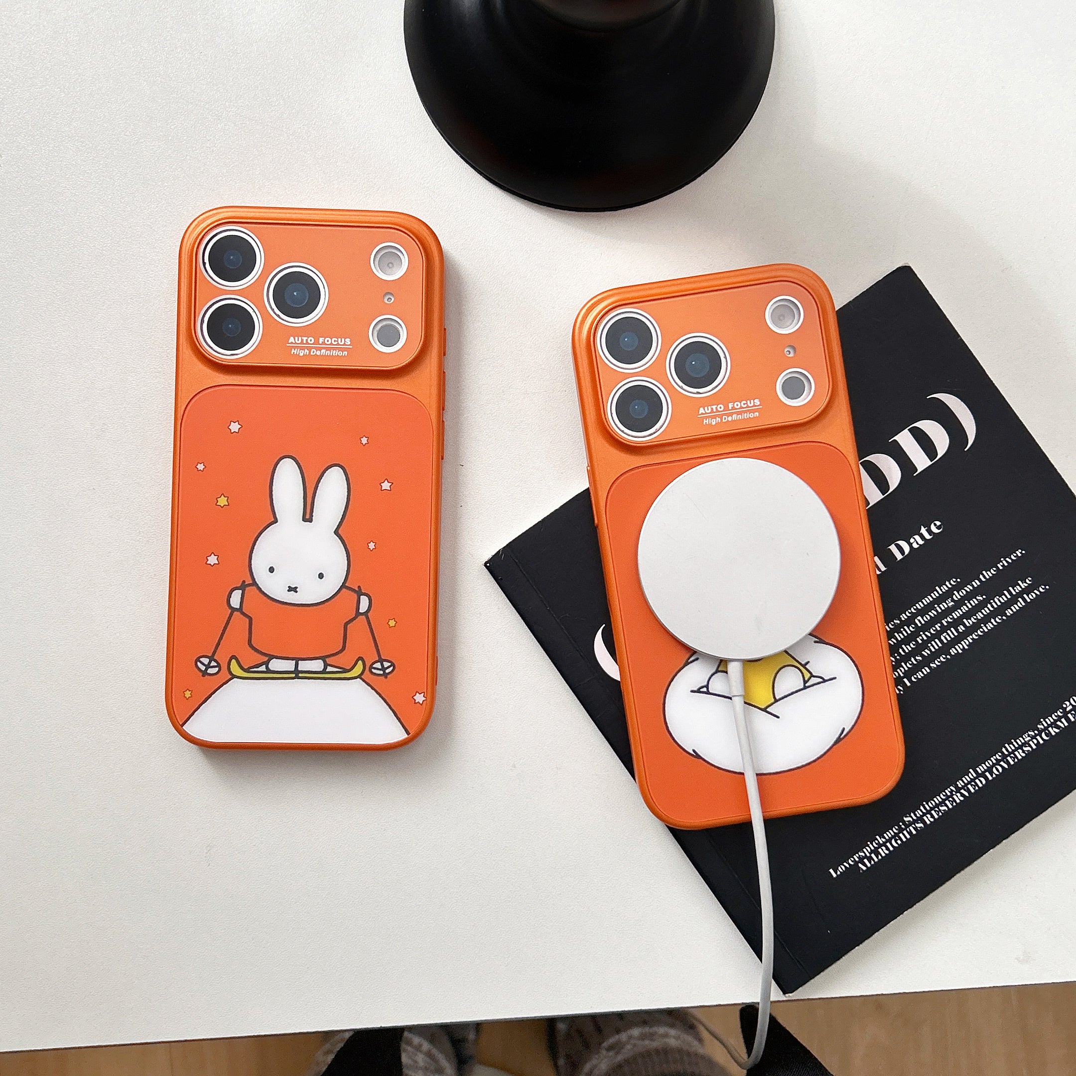 Stylish magnetic phone case
