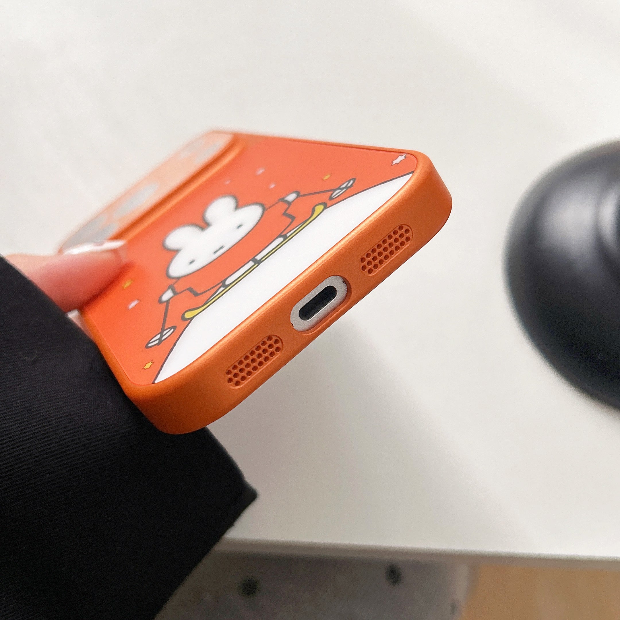 Stylish magnetic phone case