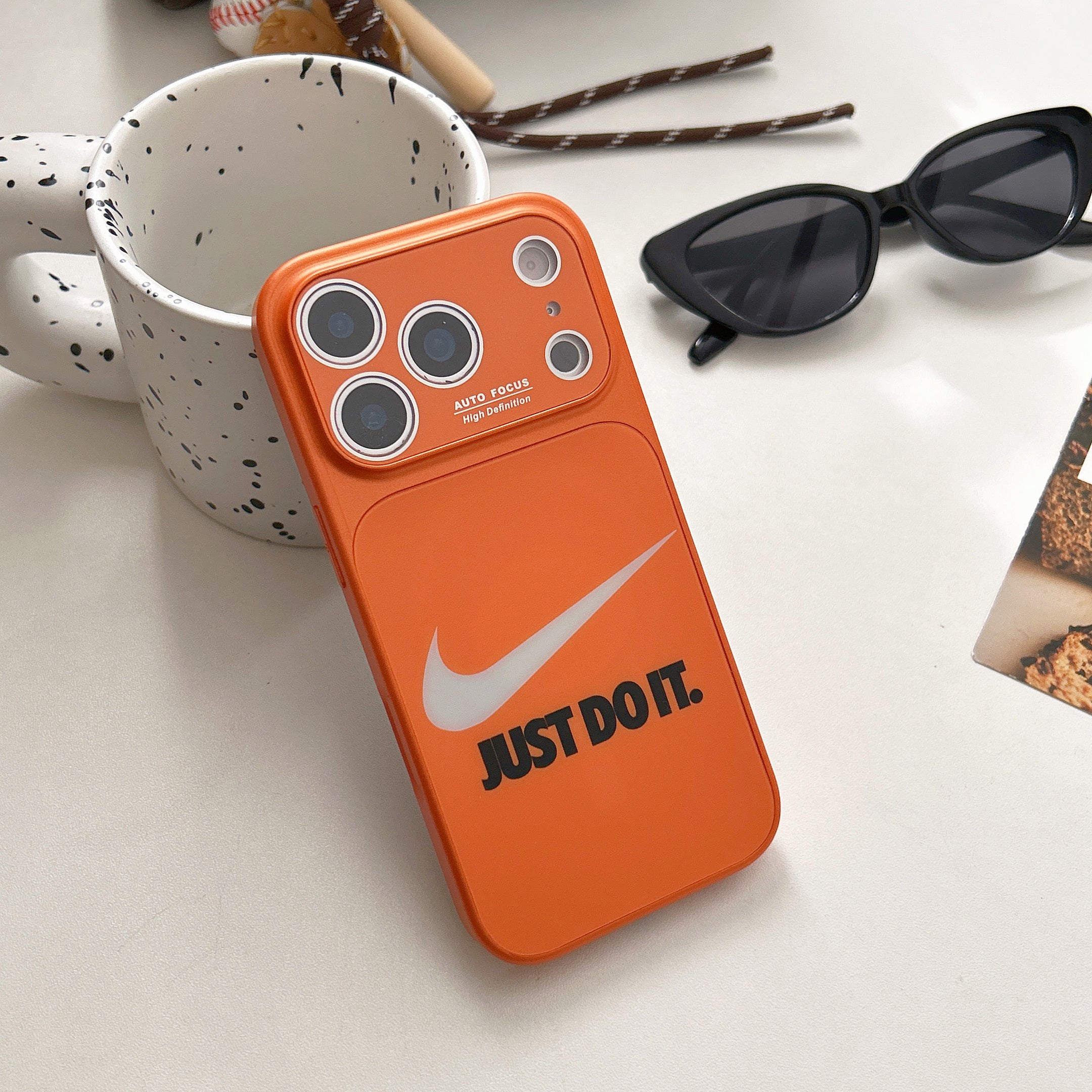 Stylish magnetic phone case