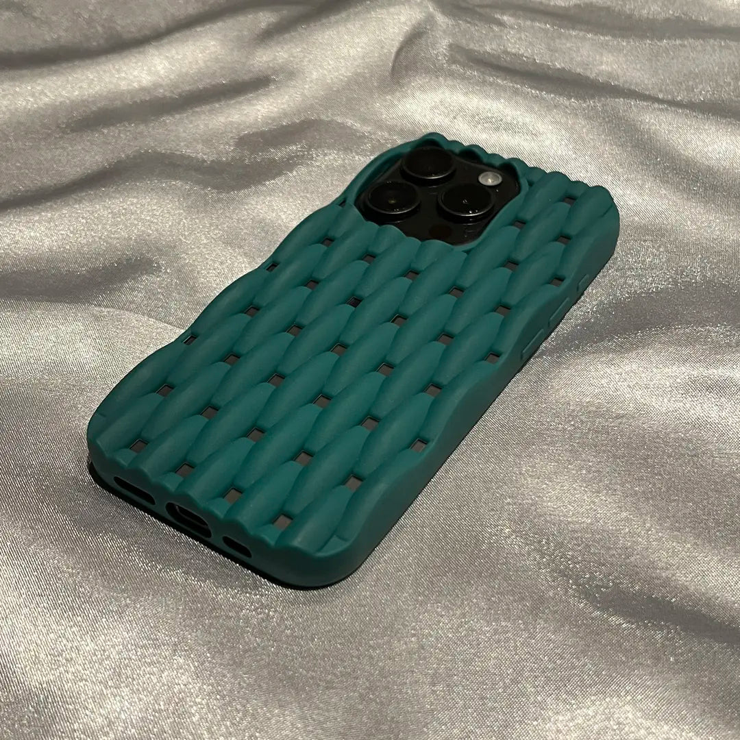 Cooling iPhone Case with Breathable Hollow Design – Heat Dissipation, Lightweight & Shockproof